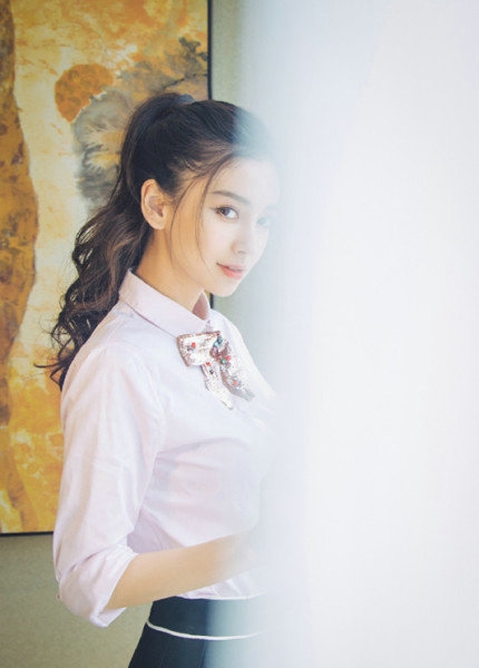 Baby晒照被夸赞 微微一笑很倾城