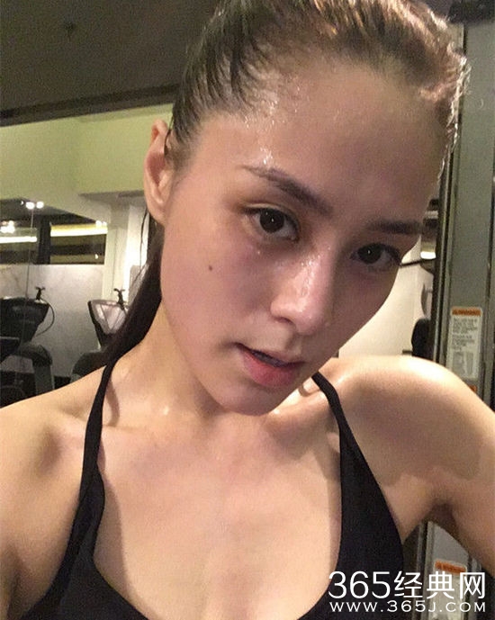 阿娇晒健身自拍照 自嘲汗比男人多