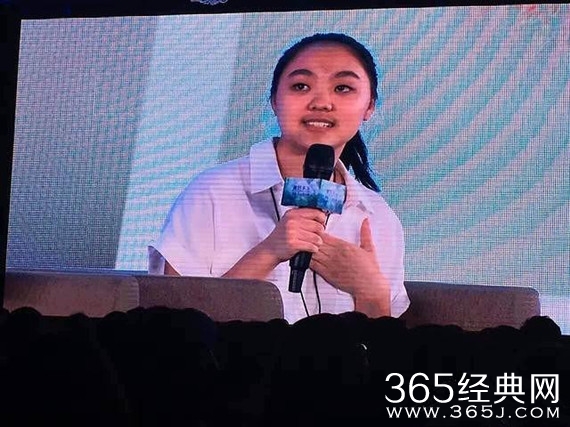 李连杰女儿谈海啸经历 大圆脸似利智