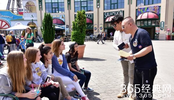 郭德纲实力撩外国妹 网友惊呼司机带我