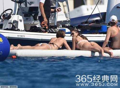 史泰龙70大寿出海度假 妻女比基尼养眼