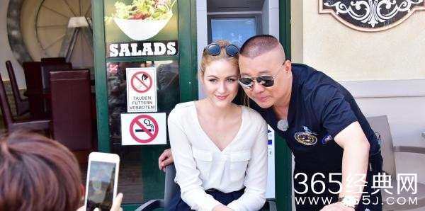 郭德纲实力撩外国妹 网友惊呼司机带我