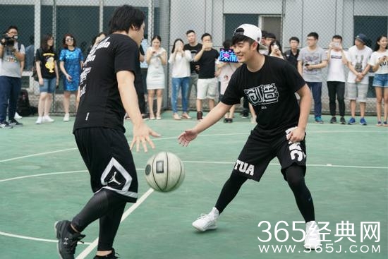 陈赫亮相品牌活动 聊电竞秀球技看点多多