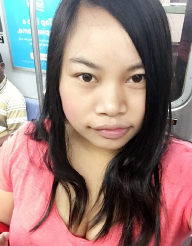 凤姐自称粉红女郎 秀傲人上围