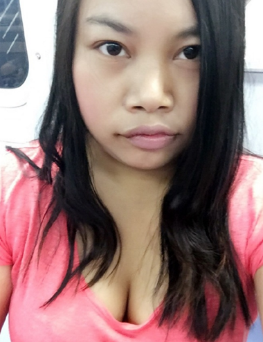 凤姐自称粉红女郎 秀傲人上围