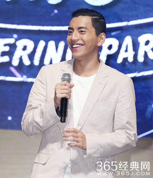 王大陆首尔举行见面会 标志微笑超圈粉