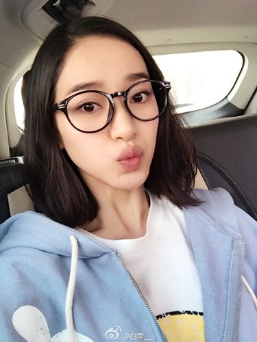 张一山女朋友曝光 高颜值身材好