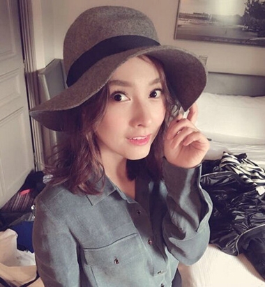 邋遢吴昕被曝闺房狼藉：客厅中央搁着洗脚盆