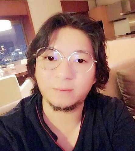 高晓松磨皮自拍惨遭网友神还原  这是有多大仇？