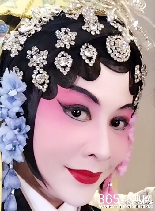 刘嘉玲昆曲扮相粉墨登场 眼神娇媚会说话