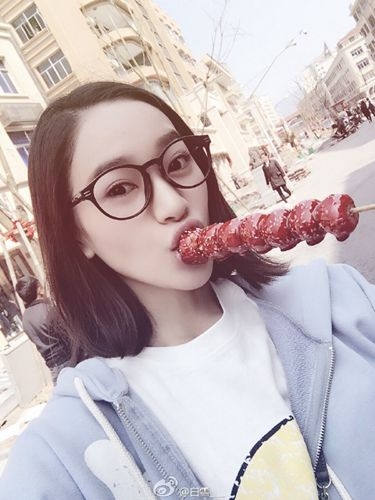 张一山女朋友曝光 高颜值身材好