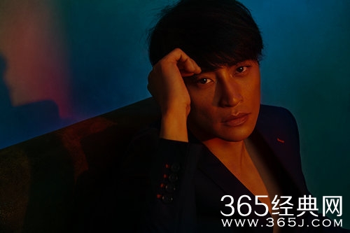 陈志朋新歌写真曝光 眼眸深邃忧郁对你说睡前物语