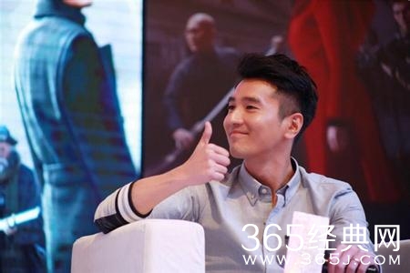 赵又廷回京不回家 勾脖紧搂女助理赴酒店