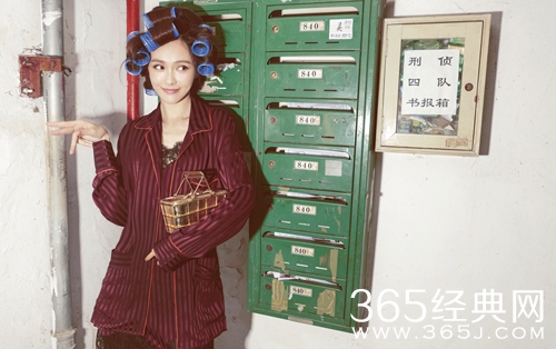 唐嫣登《红秀》杂志封面 抛下偶像包袱