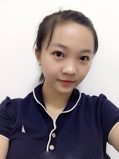 林妙可放暑假未休息 自拍露额头清纯