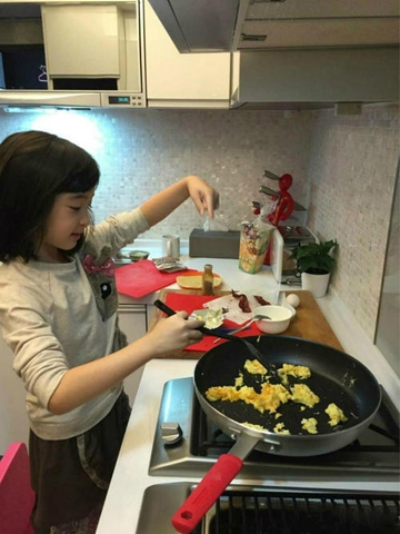 夏克立秀厨艺 自曝对美食情有独钟