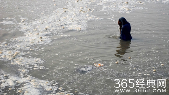 印度官方正式出售恒河水