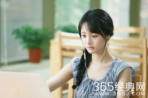 《微微》曝光全新剧照 郑爽浅笑娉婷