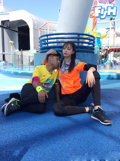 沈梦辰晒与宋小宝合照 依偎肩头显娇羞