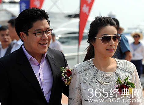 郭晶晶唱情歌示爱霍启刚 霍氏伉俪甜腻羡煞众人