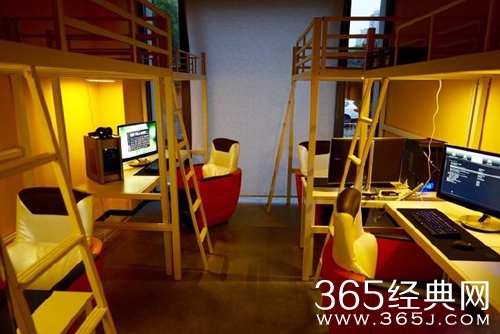 若风草莓微笑合开网吧 网费称最便宜25元/时