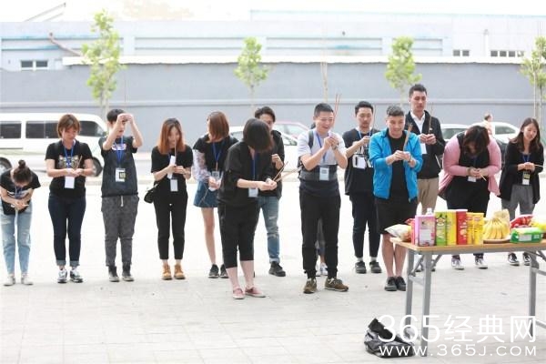 小S复古造型化身梦露 放话称新节目点击不好不主持第二季