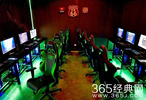 若风草莓微笑合开网吧 网费称最便宜25元/时