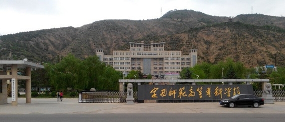 学校里和老师之间的趣事段子