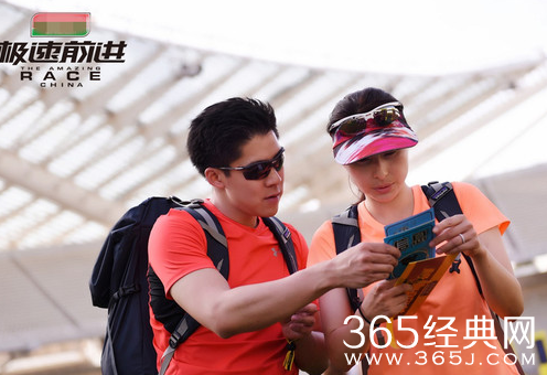 郭晶晶唱情歌示爱霍启刚 霍氏伉俪甜腻羡煞众人