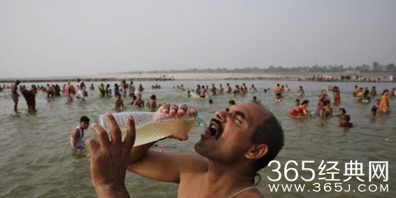 印度官方正式出售恒河水