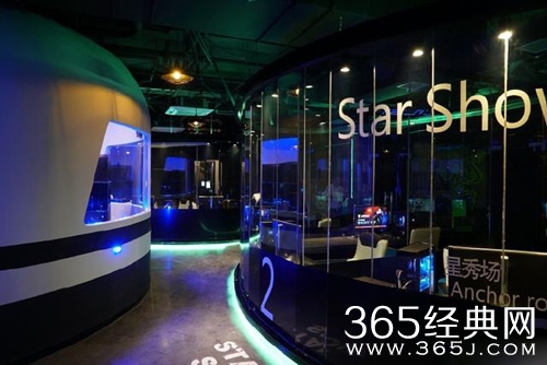 若风草莓微笑合开网吧 网费称最便宜25元/时