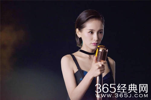 《跨界歌王》王子文收买导师 花式卖萌讨好评委