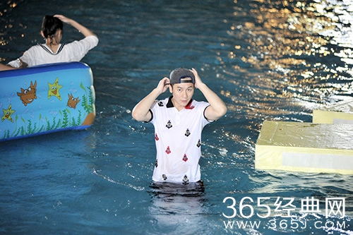 《挑战者联盟》李晨海洋馆与鲨共舞上演惊险瞬间