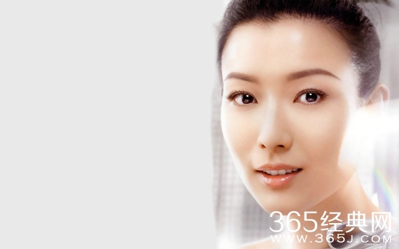 郑秀文开车险象环生 有驾照像没驾照一样