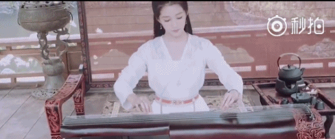 关晓彤弹古筝美若天仙 被赞治愈系女神