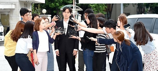 李阵郁涉性侵案被调查11小时 称双方自愿