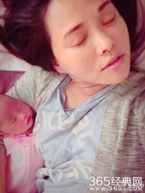 深夜微博po鸡汤文 伊能静疑回应批评