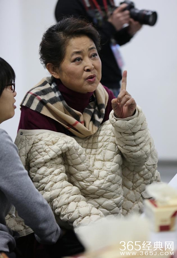 倪萍杨亚洲被曝移民美国 连买两套豪宅