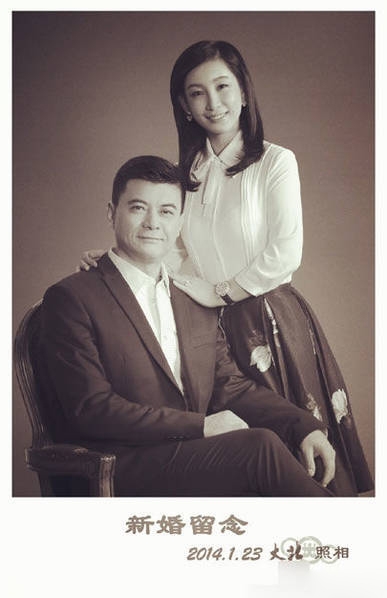 秦海璐深情注视老公变迷妹 曾为其背小三骂名