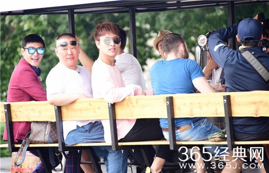 贾乃亮自曝初吻 网友调侃将跪搓衣板