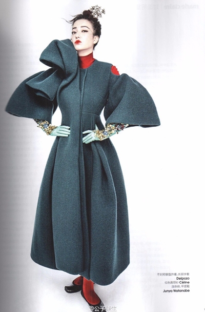 赵薇拍写真走飘渺精灵画风 展前卫个性另一面