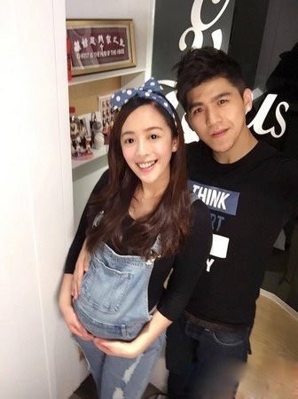 好声音舞思爱被求婚过程曝光 已有5月身孕