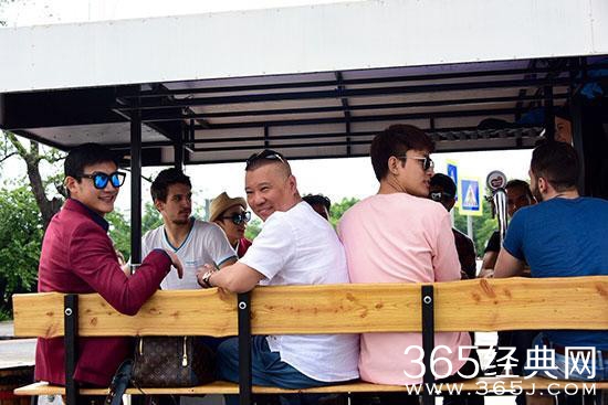 陆毅自曝在家“妻管严” 赚钱必须上交老婆