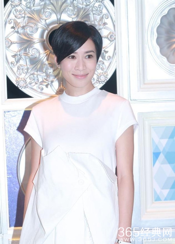 佘诗曼拍戏伤及颈椎旧患  手感觉麻痹