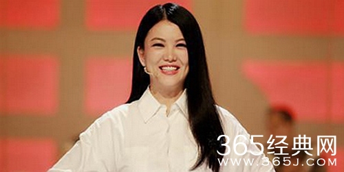 李湘新办公室照片曝光 霸道总裁范儿