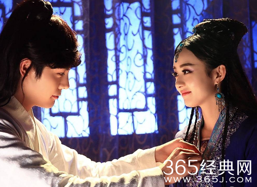 陈伟霆熊抱外甥 发文自称佛爷要出发去长沙