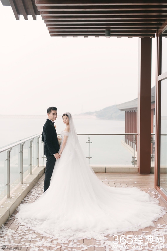 双陈大婚湖畔浪漫宣誓 孩子或取名陈以三