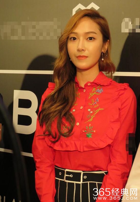 郑秀妍现身香港出席活动 称没有结婚计划