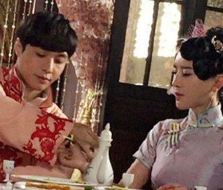 老九门小红与二月红是什么关系