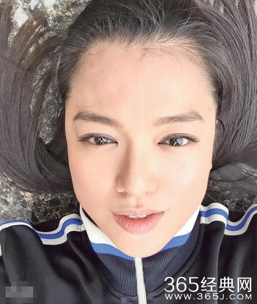 李珊珊拍卖港姐后冠受关注 公开近照无P图